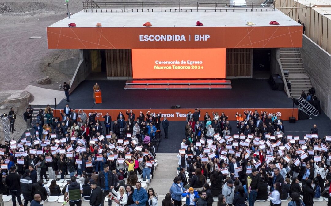 Programa impulsado por Escondida | BHP capacitó a más de 400 personas en 13 oficios de alta demanda en minería