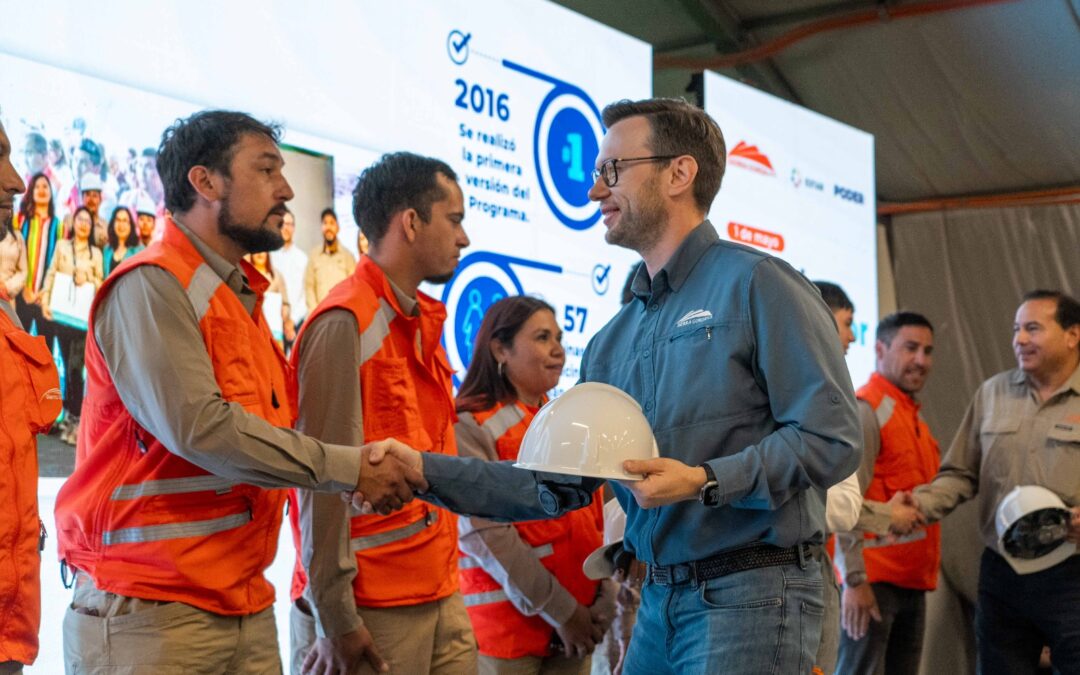 Sierra Gorda SCM abre postulaciones a vecinos sin experiencia minera para que trabajen en sus operaciones