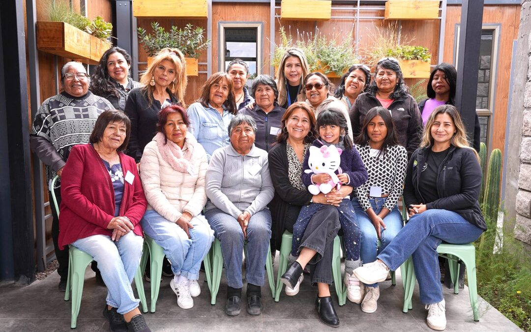 Mujeres de Toconao reciben certificación como líderes comunitarias