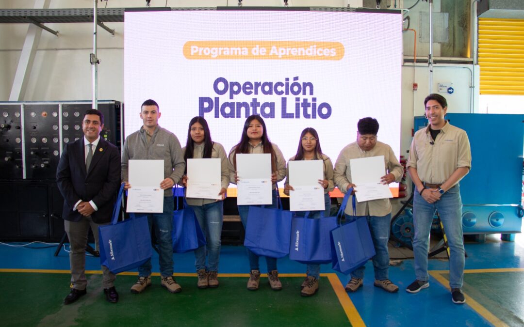 Jóvenes finalizan Programa de Aprendices 2024 de Albemarle en el CEIM con enfoque inclusivo y sostenible