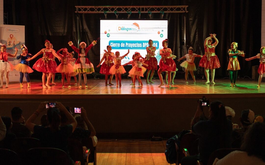 Antucoya cierra proyectos comunitarios en María Elena con espíritu navideño