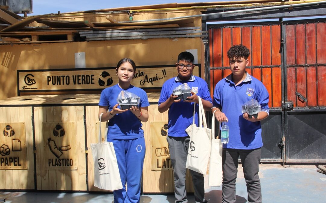Comunidad educativa de la escuela de San Francisco de Chiu-Chiu crea conciencia ecológica