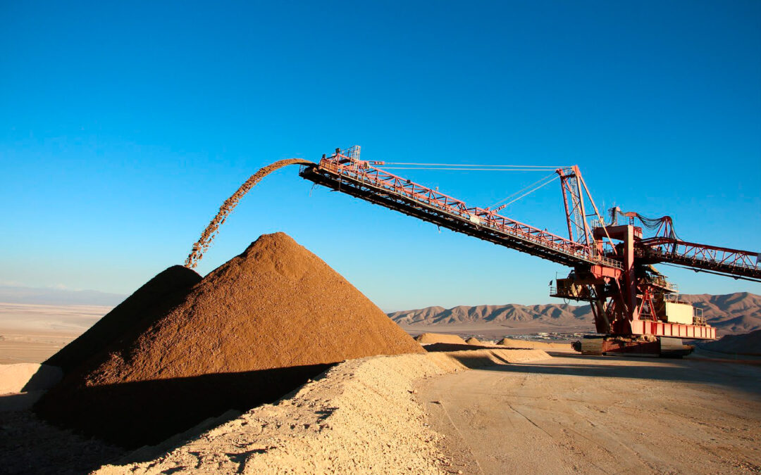 Radomiro Tomic construye el Spreader más grande de Sudamérica para minería