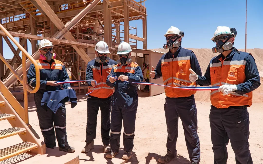 Antucoya reduce en 40% emisiones de polvo con sistema de control en planta de chancado