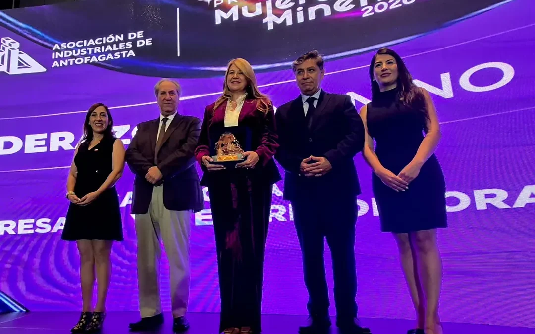 María de la Luz Osses es reconocida por su liderazgo en los Premios Mujer y Minería 2026